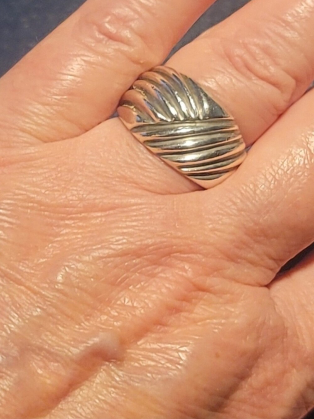 925 Vtg Sterling Silver Chunky Textured Metal Dome Ring Size 7